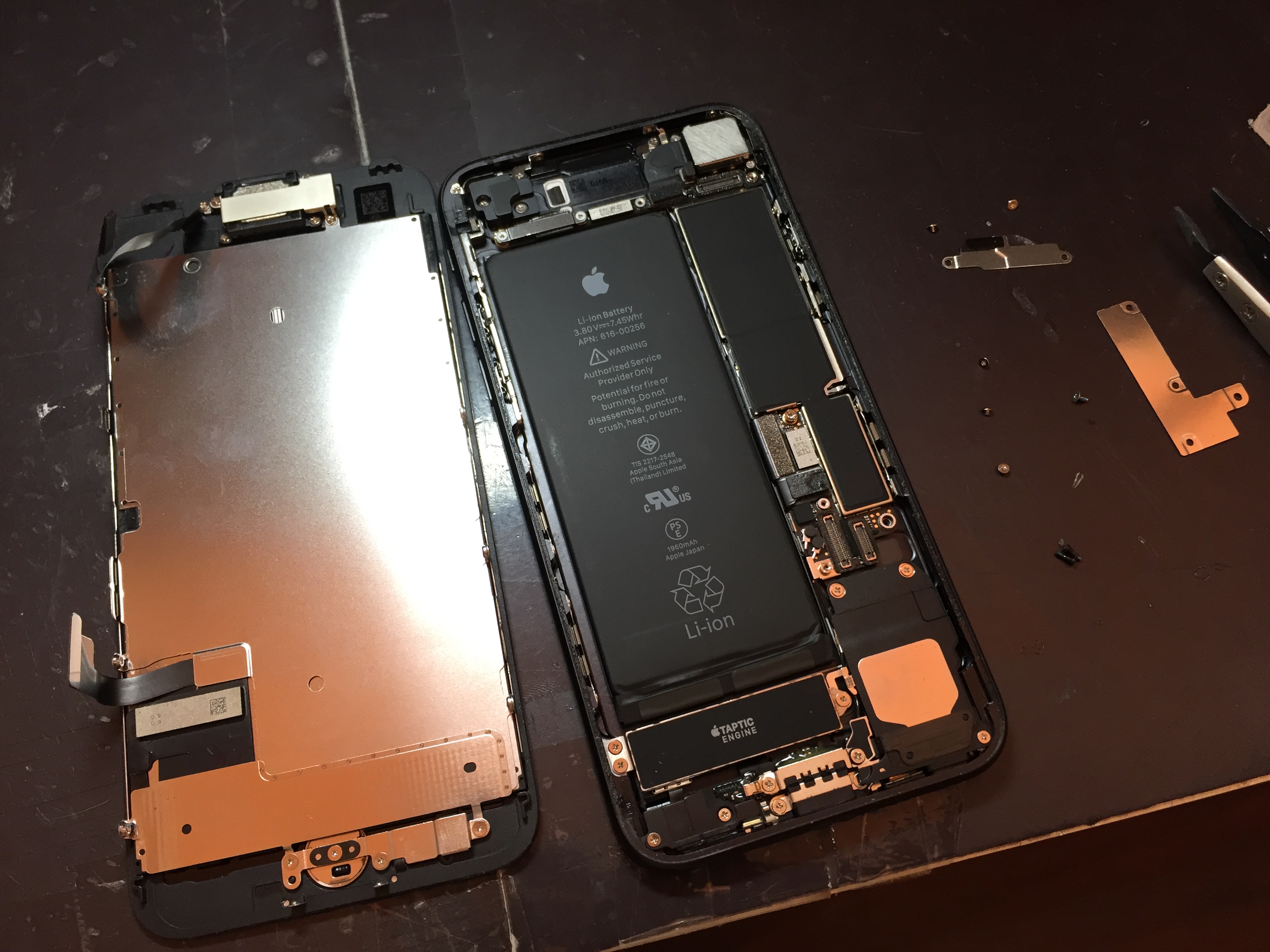 Iphone7の表示が砂嵐状態 沖縄 Iphone修理 スマイルファクトリー
