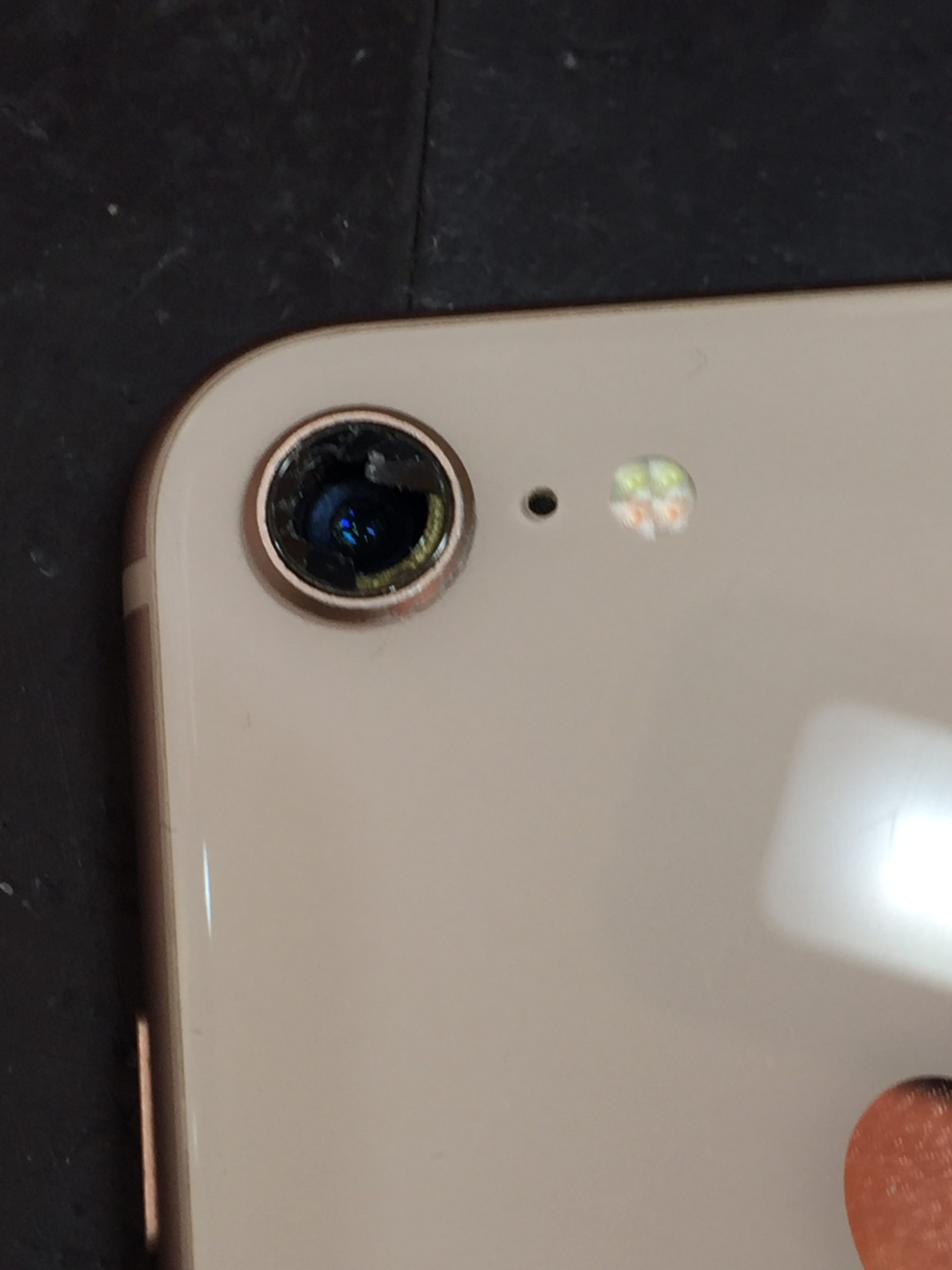 レンズカバーが割れてカメラ剥き出しのiPhone8 – 沖縄 iPhone修理 ...
